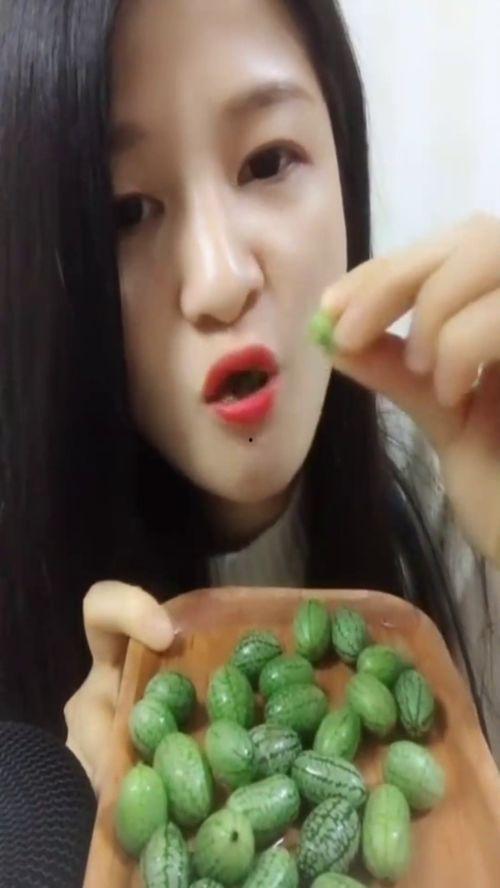 美女吃瓜壁纸,美女吃瓜壁纸,视觉盛宴来袭